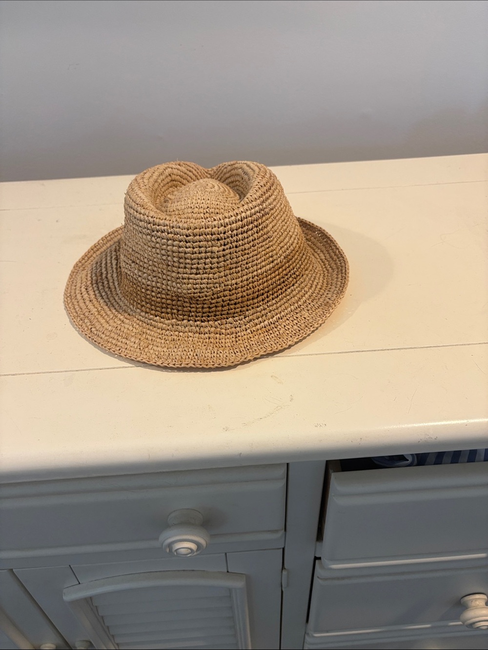 Gap bucket booster straw hat